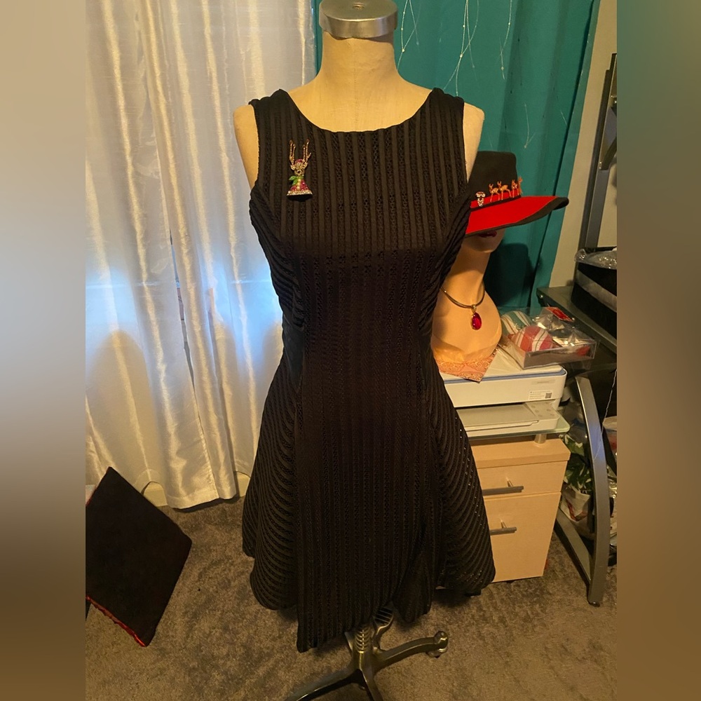 Black dress criss cross back. ✖️unique net fabric 🖤